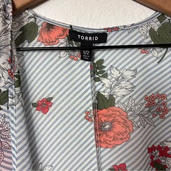 TORRID WOMEN PLUS SIZE FLORAL BLUE PRINT KIMONO CARDIGAN TOP SIZE 1/2 - Picture 4 of 5